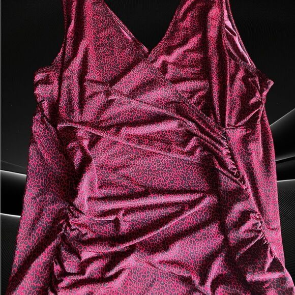 TORRID 4 l Red & Black l Animal Print l Cinched waist l Sleeveless l Blouse Top - Picture 8 of 8